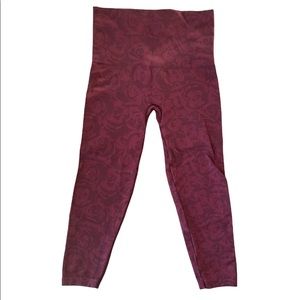 Spanx mid length cropped leggings, size Large, Burgundy with flowers